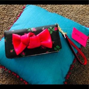 Rosebud Bow Wristlet by Betsey Johnson 🌹 NEW